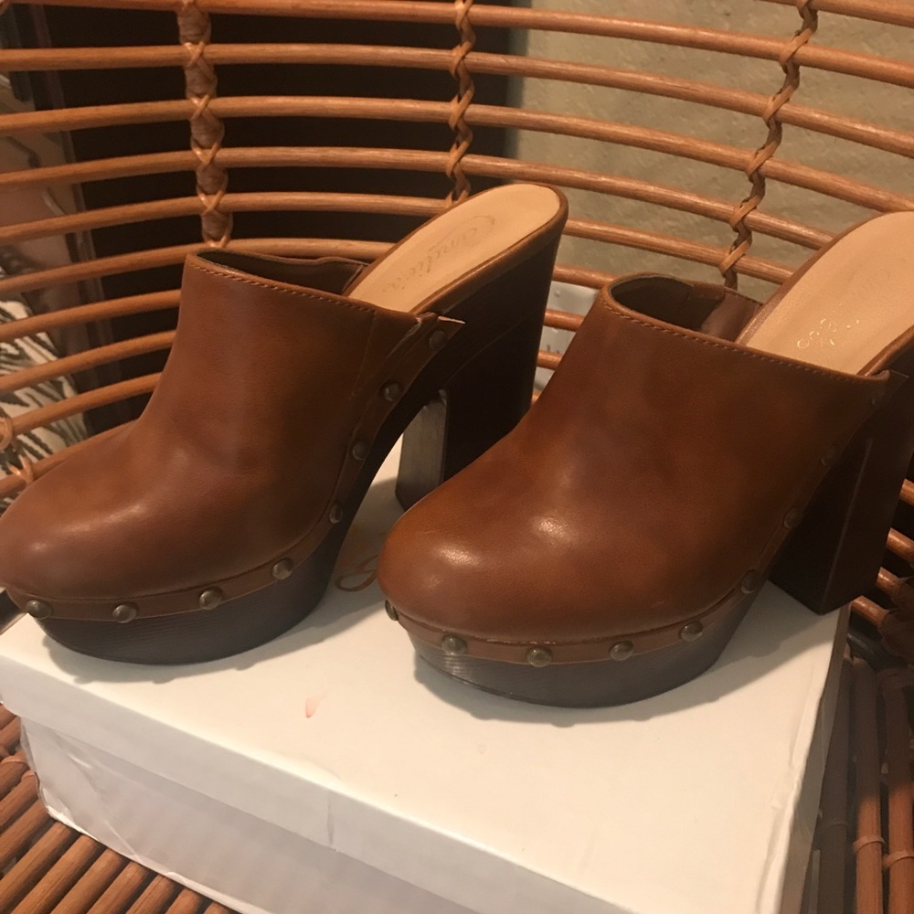 Brown clogs size 7.5 - Picture 2 of 4